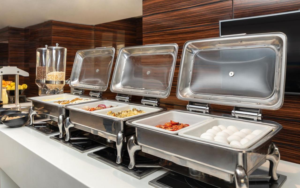 Radisson Hotel Sfax Exteriér fotografie A chafing dish