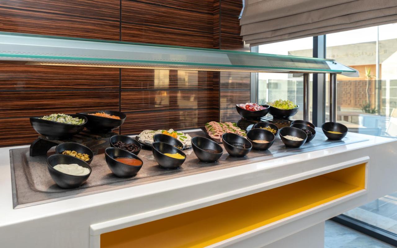 Radisson Hotel Sfax Exteriér fotografie A salad bar