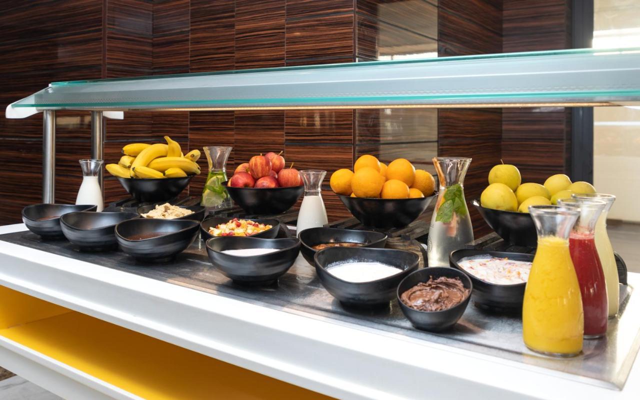 Radisson Hotel Sfax Exteriér fotografie A salad bar