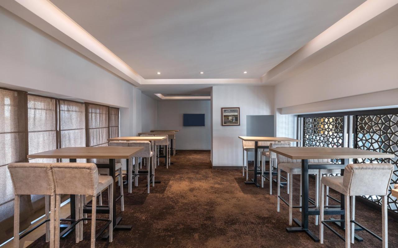 Radisson Hotel Sfax Exteriér fotografie The lounge at the airport