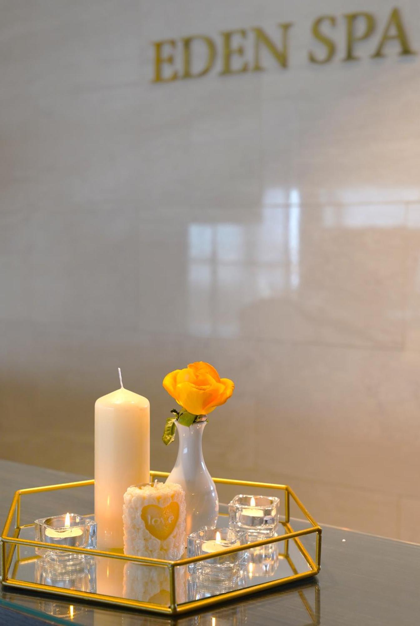 Radisson Hotel Sfax Exteriér fotografie Candle and rose at the memorial service for victims of the 2011 Christchurch earthquake
