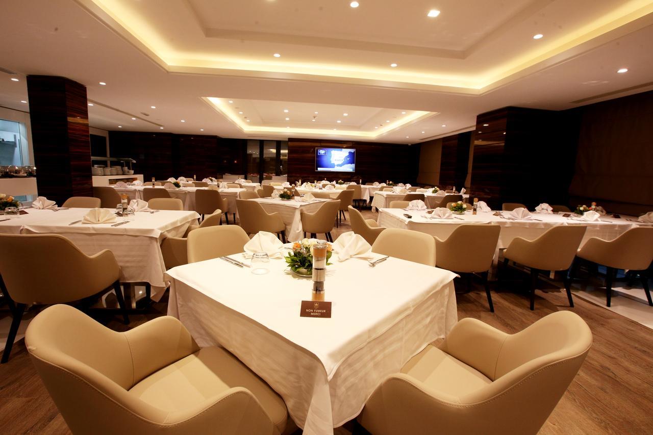 Radisson Hotel Sfax Exteriér fotografie The Royal Lounge at Tan Son Nhat International Airport