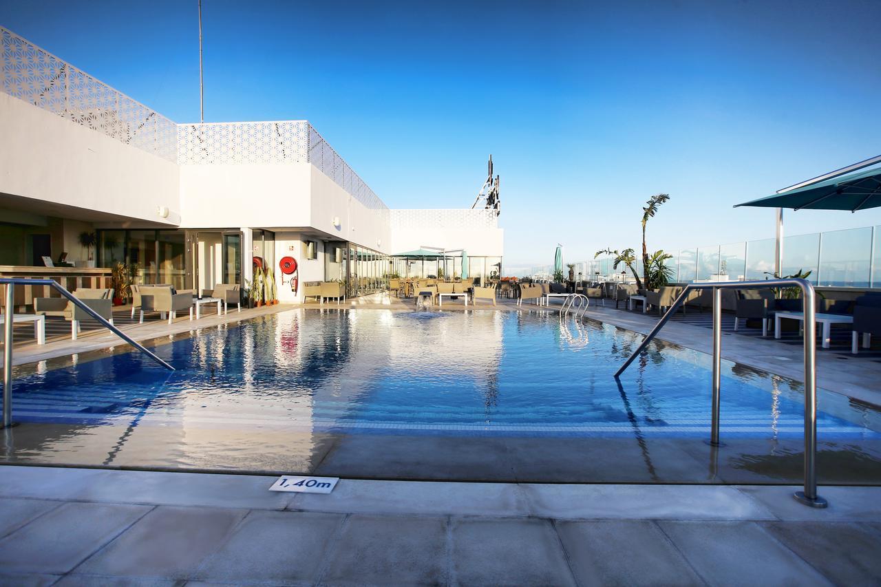 Radisson Hotel Sfax Exteriér fotografie The rooftop pool at the hotel